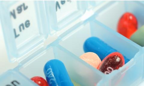 10 médicaments ou plus, c’est le nombre de médicaments généralement prescrits aux patients âgés atteints d'insuffisance cardiaque (Visuel Fotolia) 10 médicaments ou plus, c’est le nombre de médicaments généralement prescrits aux patients âgés atteints d'insuffisance cardiaque (Visuel Fotolia)