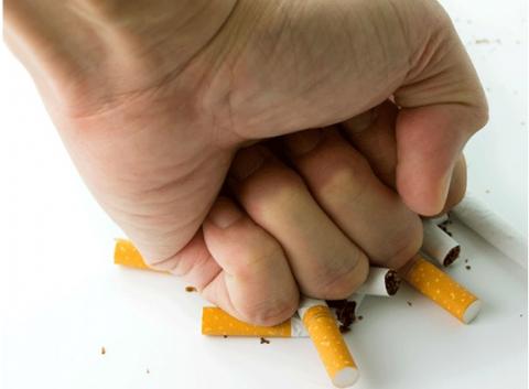 Quelques années d’abstinence suffisent pour réduire de 38% son risque cardiovasculaire par rapport à ceux qui continuent la cigarette. Quelques années d’abstinence suffisent pour réduire de 38% son risque cardiovasculaire par rapport à ceux qui continuent la cigarette.