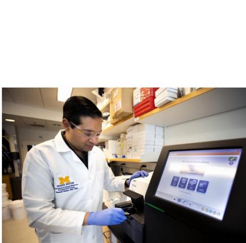 L’équipe de l’Université du Michigan, menée par le Dr Muneesh Tewari (visuels) a mis au point cette nouvelle méthode permettant de lever les empreintes génétiques de minuscules fragments d’ARN trouvés dans le plasma sanguin