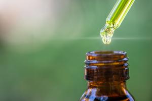 L’huile de CBD est très appréciée pour ses nombreux bienfaits (Visuel Adobe Stock- nnakorn 320013)