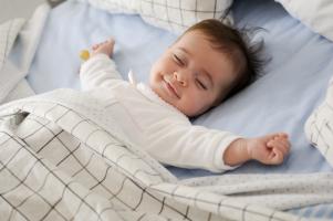 Les caractéristiques du sommeil des enfants, telles que la durée, le moment, la rapidité d’endormissement, la qualité et la variabilité du sommeil, sont de plus en plus associées à un large éventail de résultats de santé (Visuel Adobe Stock 110520599)