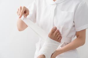 Cette nouvelle technlogie doit permettre d'améliorer considérablement l'administration et l'efficacité de ces médicaments en cas de plaies chroniques infectées (Visuel Adobe Stock 164721908)