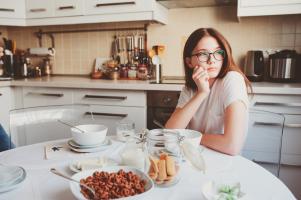 Les jeunes qui sautent le petit-déjeuner présentent plus de marqueurs d’adiposité et encourent un risque plus élevé d’obésité