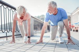 Rester en forme ou améliorer sa forme physique au fil de l’âge doit donc rester un objectif pour réduire son risque de démence.