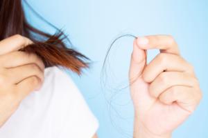 Existe-t-il des solutions "miracles" sur le marché afin de conserver ses cheveux ?