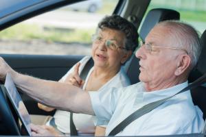 De nombreuses personnes âgées et atteintes de troubles cognitifs continuent à conduire (Visuel Adobe Stock 218411358)