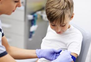 Cette signature lipidique permettrait, à l’aide d’un simple test sanguin, d’alerter les parents d’enfants souffrant de surpoids et d’obésité contre d'éventuelles complications cardiométaboliques chez leur enfant (Visuel Adobe Stock 226544536)
