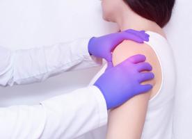 L’identification de ce trio de protéines désigne une nouvelle cible et ouvre l’espoir d’aider les patients atteints de psoriasis, une maladie à récidives (Visuel Adobe Stock 263715719).