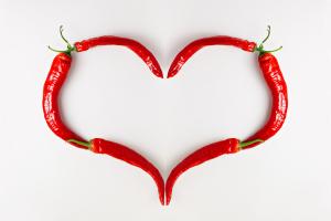 Une consommation régulière de piment, grâce à des effets cardiovasculaires positifs pourrait permettre de vivre plus longtemps (Visuel Adobe Stock 313560184). 