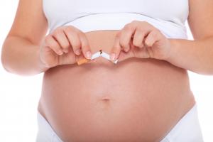 Cette méta-analyse confirme l’ampleur des dommages du tabagisme maternel sur les capacités futures de son enfant. (Visuel Adobe Stock 35180835)
