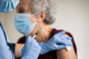 Un 3è rappel vaccinal vs COVID-19 augmente bien, de manière significative, les réponses en anticorps (Visuel Adobe Stock 392019081)