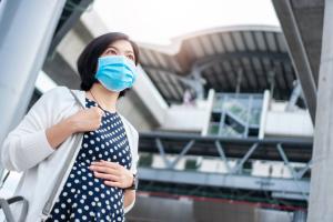 Il existe une forte association entre cette exposition en fin de grossesse et un risque accru pour le bébé d’admission en unité de soins intensifs néonatals (USIN).(Visuel Adobe Stock 404416727)