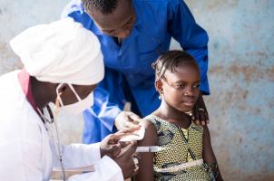 Les vaccins COVID-19 ont évité 20 millions de décès dans le monde au cours de la première année du programme de vaccination (Visuel Adobe Stock 448343817)