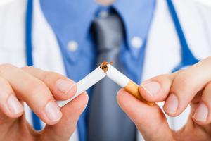 Cette étude de cohorte prospective confirme qu'un traitement d'arrêt du tabac fondé sur des preuves dans les 6 mois qui suivent un diagnostic de cancer optimise les avantages en termes de survie (Visuel Adobe Stock 45006575)