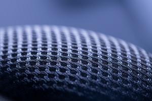 Les textiles intelligents ont de nombreuses applications en santé que ce soit pour les patients (diagnostic) ou les personnels de santé (EPI) (Visuel Adobe Stock 477981614)