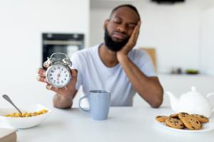 L'alcool et le tabagisme sont les principaux facteurs responsables des décès prématurés chez les noctambules (Visuel Adobe Stock 483258413)