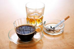Seul l'alcool - pas la caféine - peut déclencher un trouble du rythme cardiaque (Visuel Adobe Stock 5829124)