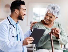 Connaître son risque de maladie d'Alzheimer peut atténuer l'anxiété chez certains, permettre, peut-être de mieux se préparer à d’autres, mais peut aussi réduire la motivation à maintenir des habitudes saines (Visuel Adobe Stock 596398152)