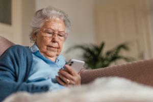 On sait que la solitude est un fléau pour la santé, l’Organisation Mondiale de la Santé (OMS) vient de déclarer la solitude comme un « problème de santé mondial » (Visuel Adobe Stock 637395692)