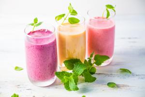 C’est à nouveau une question d’antioxydants et la combinaison de plusieurs fruits n’est pas anodine dans les smoothies (Visuel Adobe Stock 85229840)