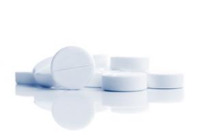 Le risque de saignement de l'estomac causé par l'utilisation à long terme de l'aspirine peut être réduit avec un court traitement antibiotique (Visuel Fotolia 104356302)
