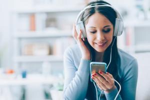 Le plaisir lié à l’écoute de la musique est d’autant plus élevé que l’activité entre les régions auditives et de récompense du cerveau est synchronisée (Visuel Fotolia 105918370)