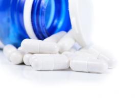 La délivrance d'un placebo, accessible "en OTC", permet de réduire les symptômes prémenstruels de la dysménorrhée, à condition que ce « médicament » soit délivré avec des conseils thérapeutiques (Visuel Fotolia 112522538)