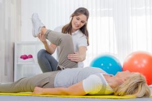  La pratique de l’exercice chez les femmes d’âge moyen en renforçant leurs articulations, prévient le risque d’arthrite plus tard dans la vie.