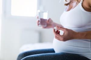 Une femme enceinte sur 3 ou 4 est dépistée positive au streptocoque du groupe B (SGB) durant sa grossesse et la majorité de ces femmes choisissent de recevoir une antibioprophylaxie pendant le travail 
