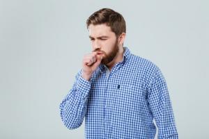 L’auteur invite les médecins généralistes et les urologues à faire passer à leurs patients un test de toux debout
