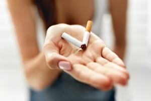 Les fumeurs de produits à base de tabac, dont les cigarettes classiques, sont plus vulnérables à l'infection par le SRAS‑CoV‑2 (Visuel Fotolia 134977193)