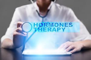 Les femmes doivent-elles s’inquiéter d’effets secondaires cardiaques avec une hormonothérapie prescrite à la ménopause ? (Visuel Fotolia 135196969)