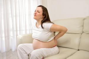 les femmes enceintes atteintes de polyarthrite rhumatoïde peuvent transmettre l'arthrite rhumatoïde ou d'autres maladies chroniques à leurs enfants.