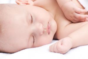 A 6 mois, seuls 40% des nourrissons dorment dans une chambre séparée de celle de leurs parents