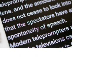 Sommes-nous capables de « pré-activer » systématiquement le sens et même la forme phonologique des mots à venir ? 