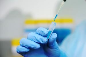 Le principe de la biopsie liquide, ou la détection d’ADN tumoral dans le sang notamment fait ses preuves d’efficacité au fil des études (Visuel Fotolia 194895813)