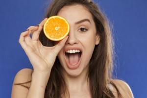 La dégustation d’une orange par jour est associée à une réduction de plus de 60% de développer une DMLA, 15 années plus tard.
