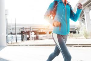 Pratiqué aux niveaux les 25 % les plus intenses, l'exercice peut permettre de prolonger de plus de 5 ans l’espérance de vie (Visuel Fotolia 223037892)