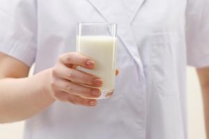 Le lait consommé, ici avec des céréales pour petit-déjeuner réduit la concentration postprandiale de glucose dans le sang 