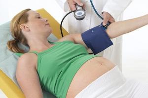 Une pression artérielle maternelle plus élevée pendant la grossesse est associée à des modifications chimiques des gènes placentaires