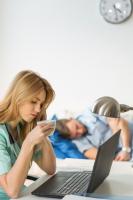 Les spécificités de l’exercice infirmier en travail posté ont donc une incidence directe sur la qualité du sommeil et l'épuisement professionnel des personnels concernés