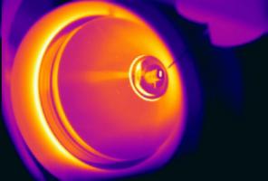 Le spectromètre de masse, une machine au cœur de la protéomique, en train d'analyser un échantillon de graisse (Visuel Mark Larance)