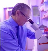 Le Dr. Joseph S. Takahashi a découvert une protéine du muscle qui favorise la récupération après la privation de sommeil