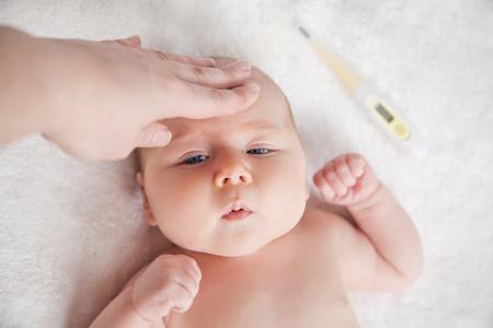 Ces particules polluantes dont le diamètre est d’environ 3% celui d’un cheveu humain pénètrent jusqu’aux voies respiratoires inférieures des jeunes enfants (Visuel Adobe Stock 121758293)
