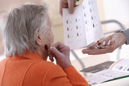 La perte auditive touche 50% des personnes de plus de 65 ans et 90% des plus de 80 ans. La perte auditive touche 50% des personnes de plus de 65 ans et 90% des plus de 80 ans.