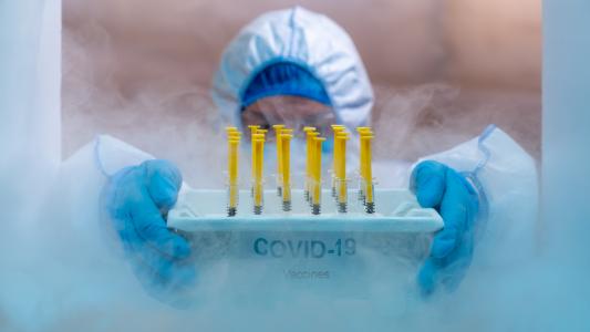 Le candidat vaccin permet en effet de bloquer le coronavirus SARS-CoV-2, ses variants, ainsi que d'autres coronavirus (Visuel Adobe Stock 399351969). Le candidat vaccin permet en effet de bloquer le coronavirus SARS-CoV-2, ses variants, ainsi que d'autres coronavirus (Visuel Adobe Stock 399351969).