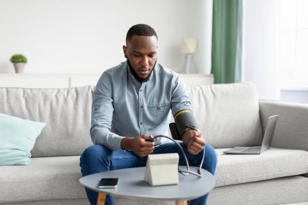 5 minutes d'exercice par jour permettent déjà de réduire la tension artérielle (Visuel Adobe Stock 413926567)