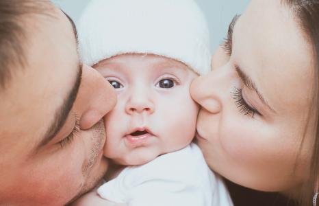 Les pères ne prennent toujours que peu de congé de paternité, après la naissance de leur bébé (Visuel Adobe Stock 73458561) Les pères ne prennent toujours que peu de congé de paternité, après la naissance de leur bébé (Visuel Adobe Stock 73458561)