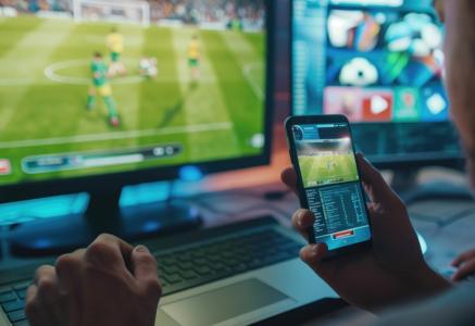 L’essor rapide des jeux et paris en ligne pourrait accroître la consommation d’alcool à risque (Visuel Adobe Stock 783798108)