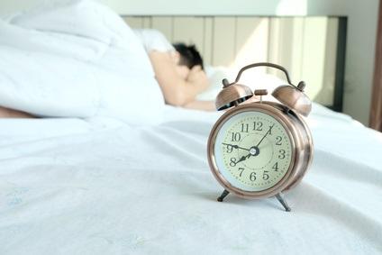 Respecter son « horloge corporelle », notamment par des horaires de sommeil réguliers favorise la bonne humeur et le bonheur Respecter son « horloge corporelle », notamment par des horaires de sommeil réguliers favorise la bonne humeur et le bonheur